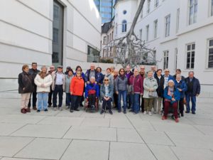 Gruppenbild vor dem Jüd. Museum